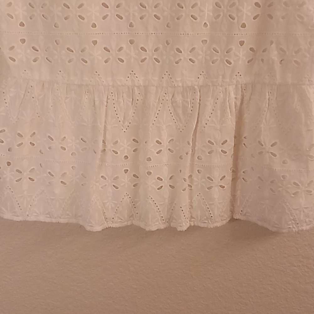NEW LOFT Vneck Sleeveless Floral Eyelet Size M White B4 X P - Picture 3 of 10